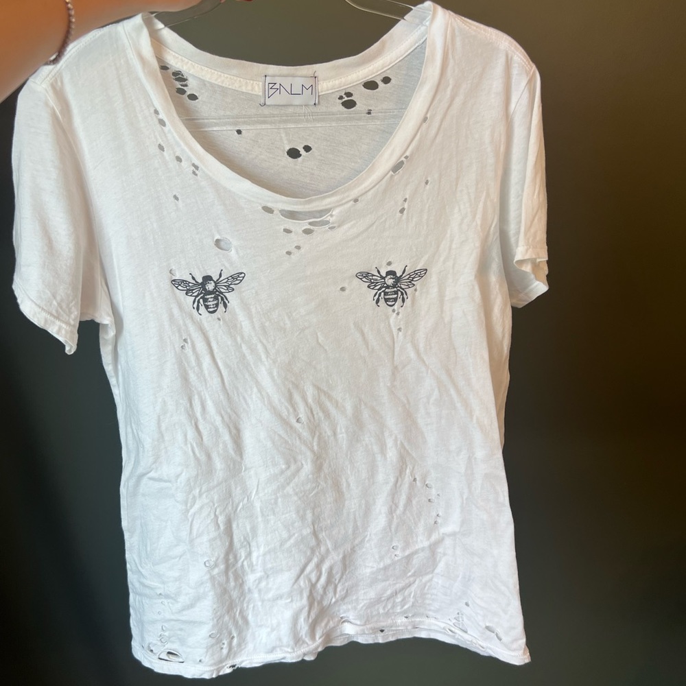 Distressed Bee tshirt size small
